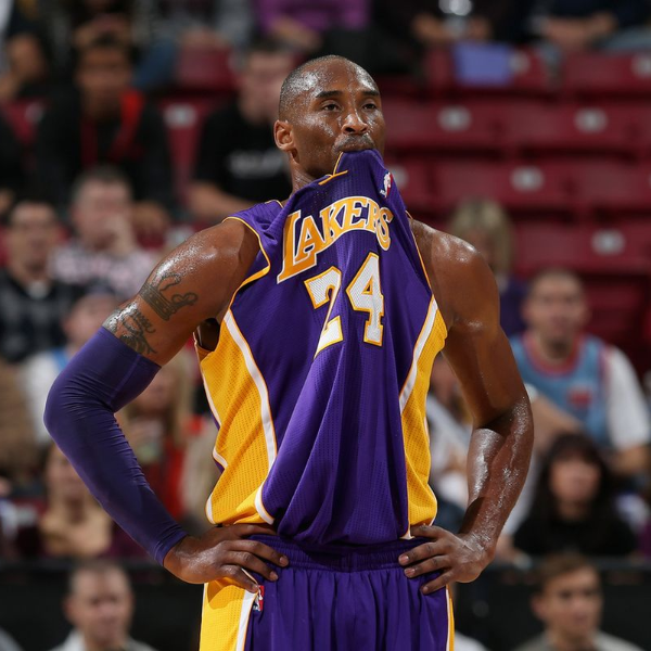Kobe 只入選第 3 隊！NBA 官方公布近 10 年「最佳陣容」，球迷怒噴：「第 2 隊看到會吐血⋯」