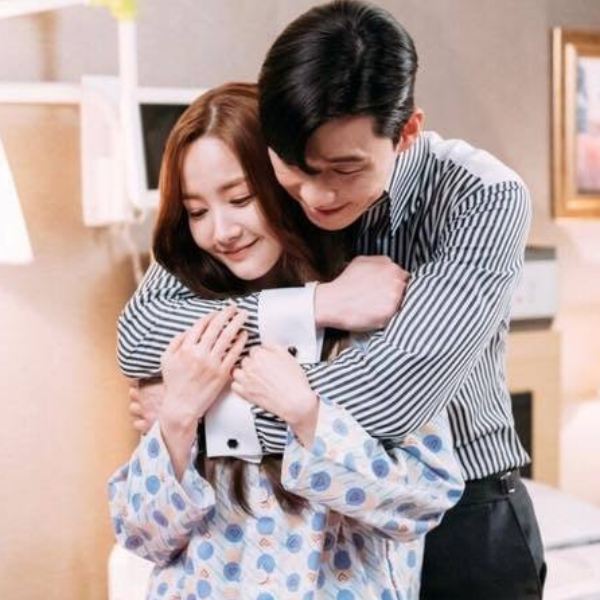 「寶貝，妳的頭好臭⋯」最萌身高差讓臭頭女友好尷尬？靠這 4 個「日常習慣」輕鬆改善！