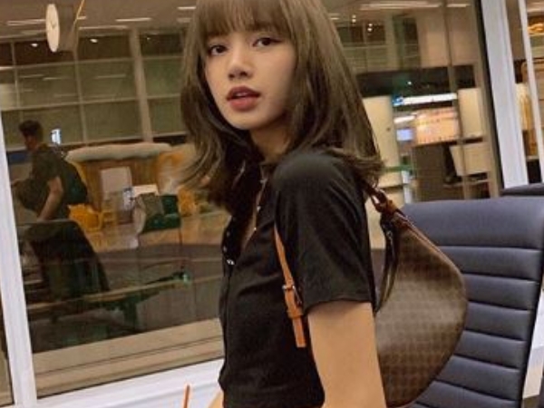 最近夯什麼包？黏著腋下最火！泫雅、Lisa 狂曬的「3 款腋下包」你媽衣櫃一定有一咖！