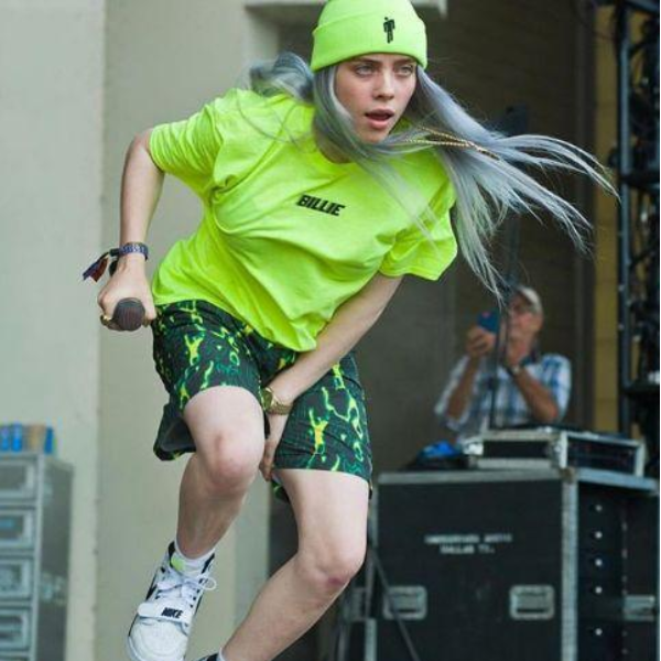 Billie Eilish 真正神曲！交響樂團大陣仗演奏〈Bad Guy〉，歌迷驚「這改編也超好聽」！