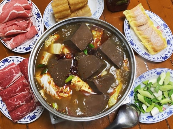 宵夜不要再吃超商了！盤點台北 3 家營業到凌晨的餐廳，其中這間連黑人陳建州都大推！