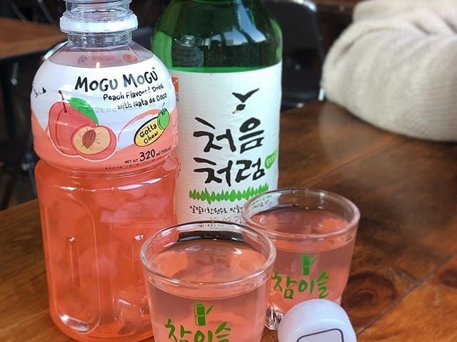 在超商就能做！這 3 種「燒酒 + 飲料」調酒超好喝！網友：巧克力牛奶也行！？？