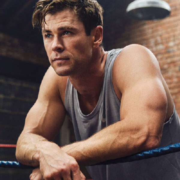 「雷神索爾」鍛鍊肌肉有多快多猛？克里斯漢斯沃秀出超猛健身日常，網友驚「這實在太硬了」！