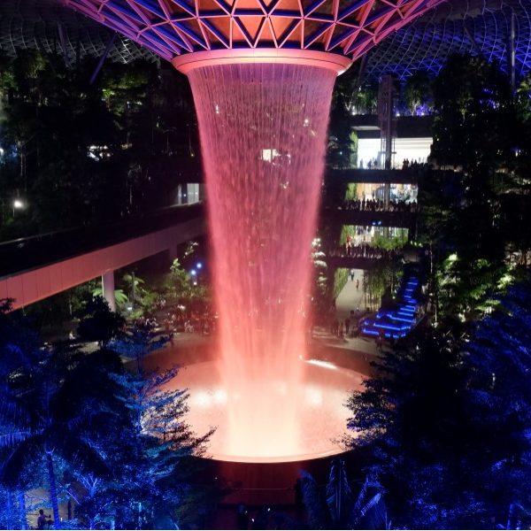 【新加坡】樟宜機場新設施：星耀樟宜（Jewel Changi Airport）景點、美食攻略，室內最大瀑布雨漩渦、星空花園門票、購物資訊大公開！