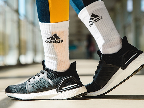 Ultraboost 19 今夏帥到融化就靠這雙!百搭到顛覆你對跑鞋的想像!