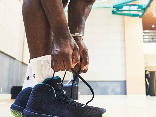 Joel Embiid 大帝全能領軍!UA 推出頂級團隊籃球鞋 HOVR Havoc 2 全方位肆虐球場!