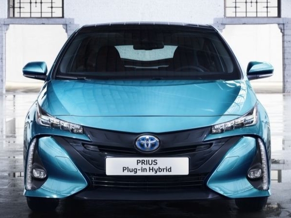 不只省油錢，現在還要大降價 22 萬元！Toyota Prius PHV 小改款，60 公里內免加油