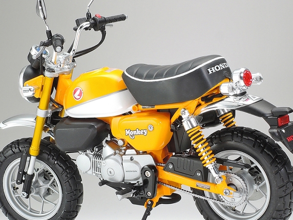辦公桌擺起來！超夯重機 HONDA Monkey 125 小模型登場，LED 頭燈、排氣管零件還原超逼真！