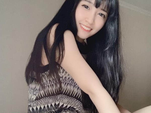 【野生抓正妹❤】激似四葉草！「最美補教名師」在 PTT 被推爆！網友：英文不好可以 1 對 1 教學嗎？