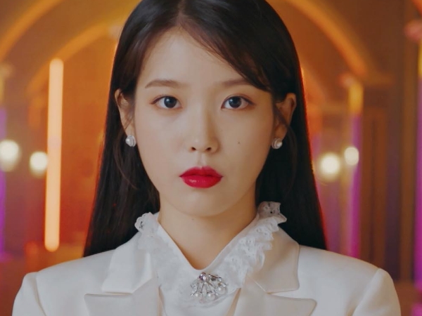 超強仿妝！IU《德魯納酒店》「張滿月社長妝容」被美妝博主神還原 網友：「這樣看相似度百分之百」！