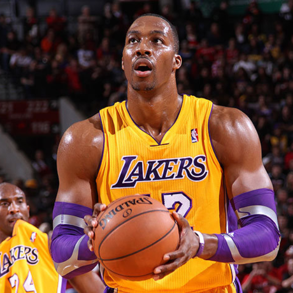 重返洛杉磯？曝湖人對簽回魔獸非常感興趣，為補表弟空缺急到慌了！