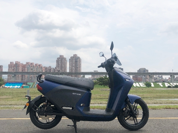 【老 J 推車】比 Gogoro 還貴的 YAMAHA EC05 值得買嗎？看完試乘「5 大心得」或許你會有答案！