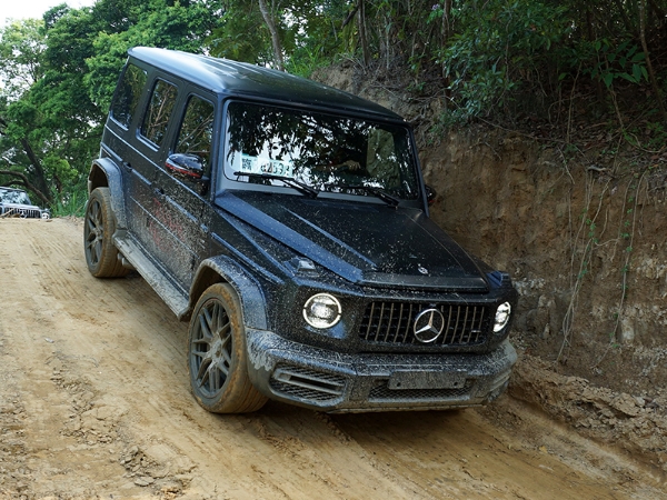 開著要價千萬的 Mercedes-AMG G63  去跑泥巴路是什麼感覺？JUKSY 親自試駕帶你體驗