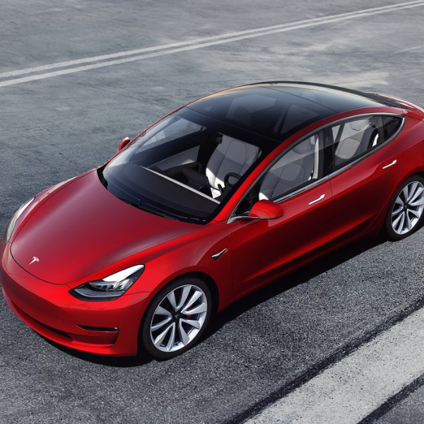 開「電動超跑」才炫砲！特斯拉 Model 3 在台正式發表，155 萬起就能開回家飆高速