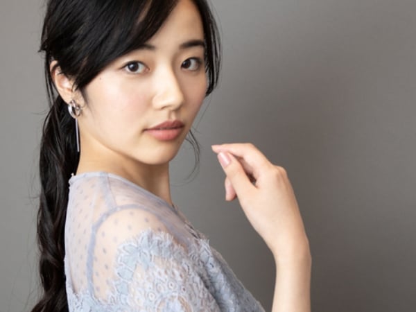 《AV 帝王》腋毛女優「黑木香」私下竟是森林系女孩？森田望智靠「這 3 招」穿出性感空靈！