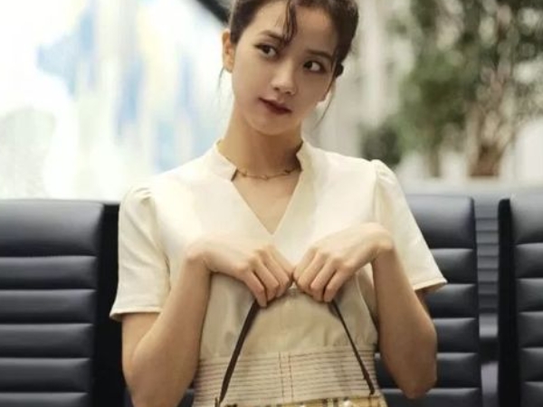 這曬包狂度完勝 LISA！揭曉 JISOO、ROSÉ 最愛 8 款「爆款精品包」，LV、Dior 通通買到不手軟！
