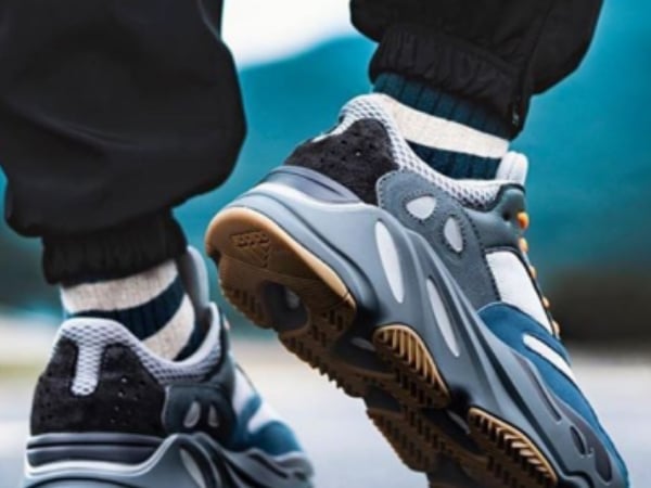 「老闆不好意思，我要先預約下個月薪水！」因為 Yeezy 要在 9 月一口氣發布 11 款球鞋啊！
