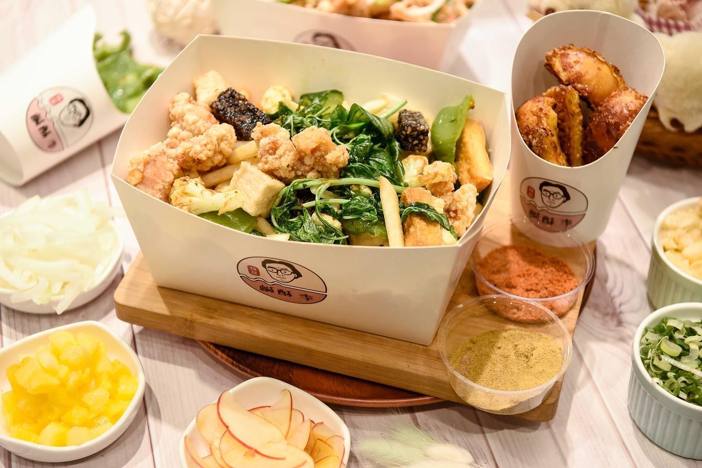 2024 台北特色鹹酥雞 5 家推薦：炸生蠔、炸皮蛋⋯讓你吃一口就難以忘懷！