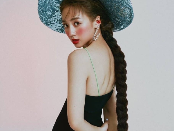 沒想到她是女鞋頭？鬼鬼靠「這 3 招」把超帥潮鞋搭出少女甜美風！網友： THE TEN 這雙我超想要⋯