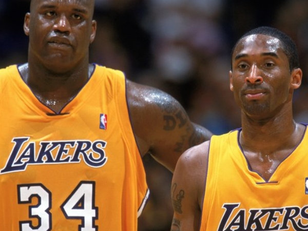 「跟我一樣拚就會有 12 冠！」Kobe 狂嗆 Shaq 當年很懶散，歐尼爾立刻回擊：「你才應該要多傳球！」