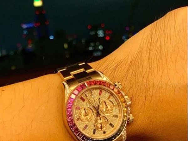 男神都在戴了你還不跟上?周杰倫狂曬的超昂貴勞力士「鑲鑽彩虹錶」正夯,卡不用刷爆也能擁有!