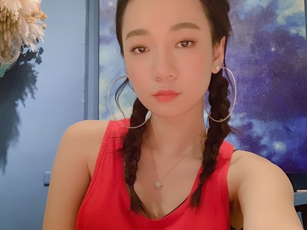 【 明星潮什麼】莫莉喜歡越緊越好、吳卓源沒「它」不行！揭秘 3 位女 Icon 「沒有會死」的搭配關鍵！