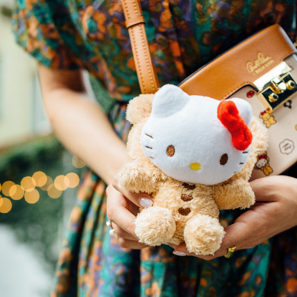 泰迪熊還是無嘴貓？ Hello Kitty 首度變裝聯名，雙重回憶喚起每個人必備的少女情懷！