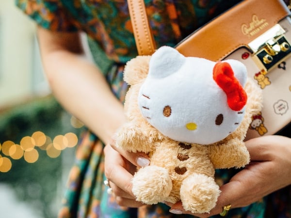 泰迪熊還是無嘴貓？ Hello Kitty 首度變裝聯名，雙重回憶喚起每個人必備的少女情懷！