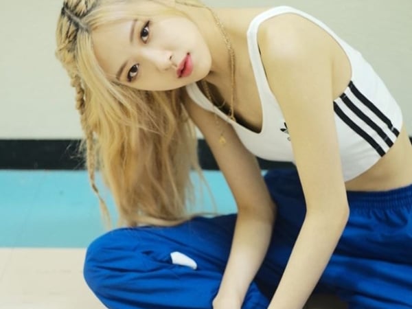 不愧是 BLACKPINK 裡身材最好的！Rose 「螞蟻腰 + 逆天美腿」靠穿搭就能輕鬆擁？！
