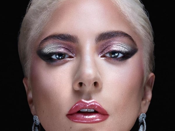 誰說濃妝一定皮膚爛？Lady Gaga 素顏膚況好到不行！她的「3 大日常保養術」大公開！