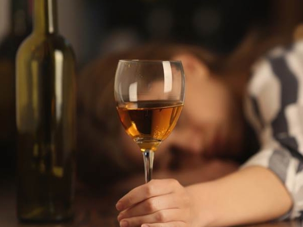 4 大酒後禁忌＋解酒好物你要知！年輕男子酒後熱水淋浴致中風！？