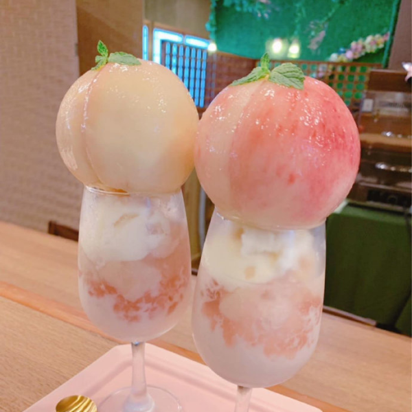 高顏值甜點！日本店家推出「一整顆水蜜桃」百匯，可愛擺盤太適合打卡拍照！