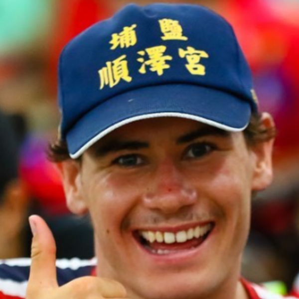 一切都是神明有保佑！挪威選手 Gustav Iden 奪冠靠這頂「宮廟帽」，網友：「何時要來台灣還願？」