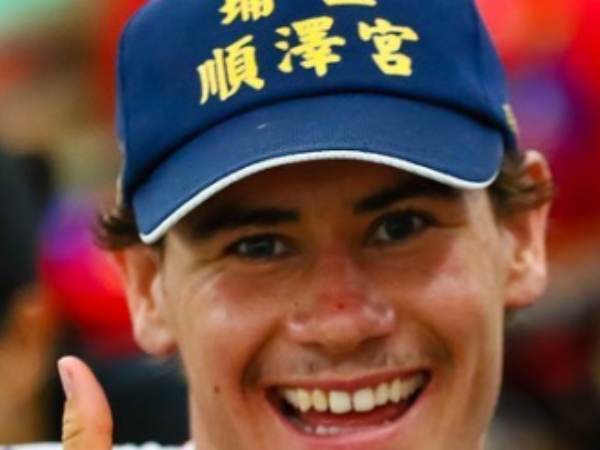 一切都是神明有保佑！挪威選手 Gustav Iden 奪冠靠這頂「宮廟帽」，網友：「何時要來台灣還願？」