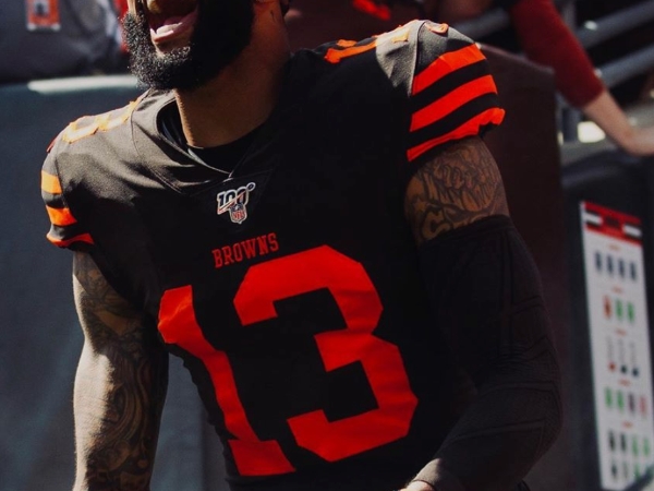 這怎麼撞得下去？NFL 球星 Odell Beckham Jr. 竟戴上那款「千萬名錶」出賽，網友：看到售價我先跪了