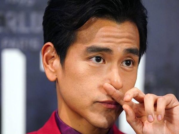 男神也有這一天？彭于晏驚見「抬頭紋路」爬滿臉！4 個簡單小動作重拾飽滿額頭～
