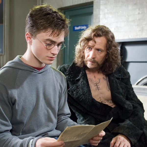 感動！哈利波特與小天狼星睽違 8 年再度團聚，當年第一次見到丹尼爾雷德克里夫才 14 歲 ！