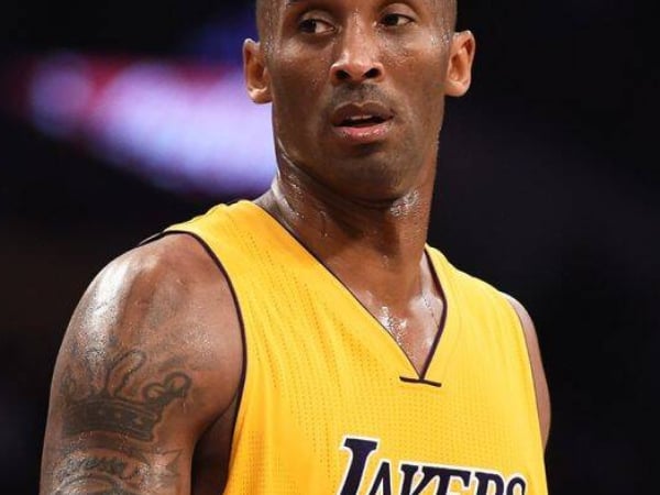 和 BOOKER 差很大！KOBE「私下打球」也主動要求包夾：再派人防我