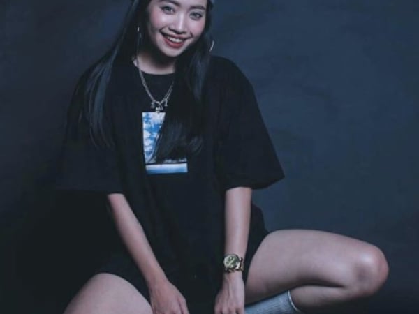 這街舞妹子夠辣！潮妹七七不僅舞技一流，駕馭帥氣虧裝也很有一套！網友：突然想學跳舞了～