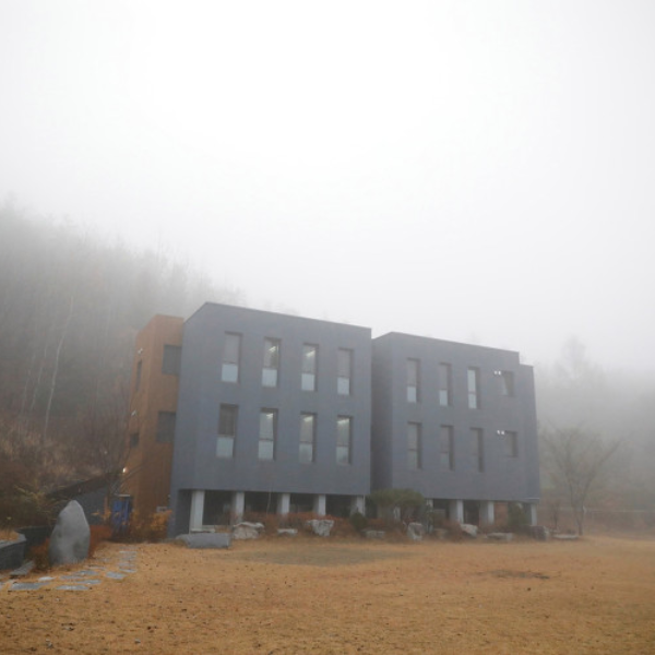 你想花錢被關嗎？韓國爆紅監獄體驗，入住前要先換上犯人服還不能帶手機，讓你徹底與世隔絕！