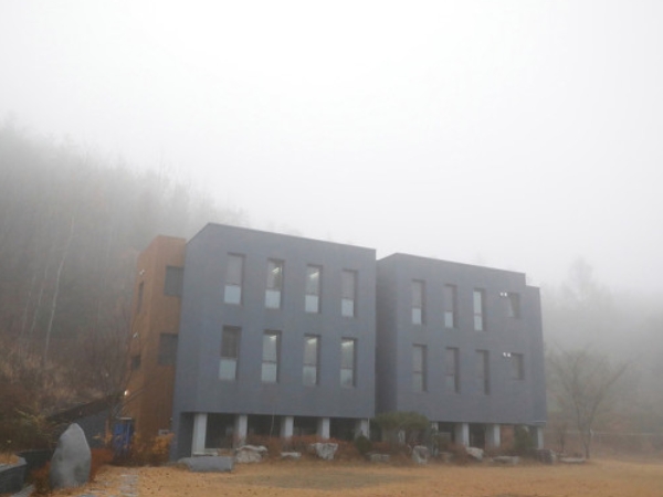 你想花錢被關嗎？韓國爆紅監獄體驗，入住前要先換上犯人服還不能帶手機，讓你徹底與世隔絕！