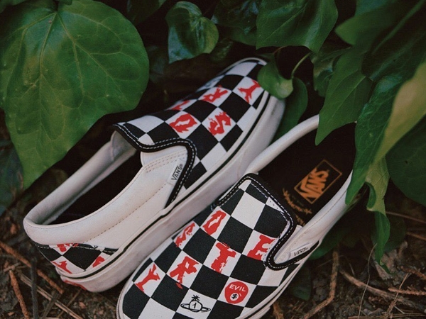 最划算的限量鞋！Vivienne Westwood 與 Vans 的聯名美鞋「不到台幣 3000 元」就能入手！
