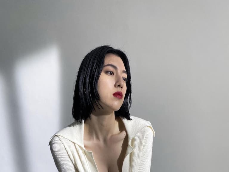 《今際之國的闖關者》三吉彩花保養技巧大公開！純欲臉蛋全靠「每天 30 次！」