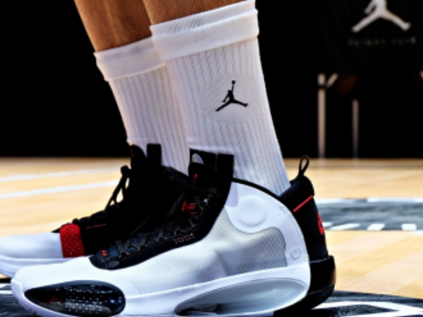 「史上最輕的喬丹正代」有何料？編輯搶先上腳告訴你！原來 Air Jordan 34 有這麼貼心的設計！