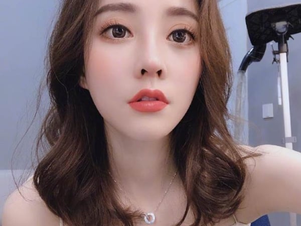 馮提莫「首曬親妹妹」！國小「身高近 150 cm」　照片曝光...網：有沒有整形一看就知！