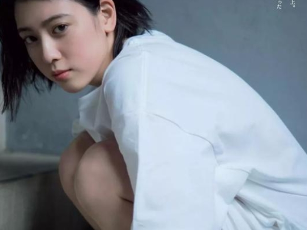 只出現在 MV 5 秒看不夠？更多三吉彩花的「可口蜜腿」整理給你！靠 2 個「睡前運動」就能達成！