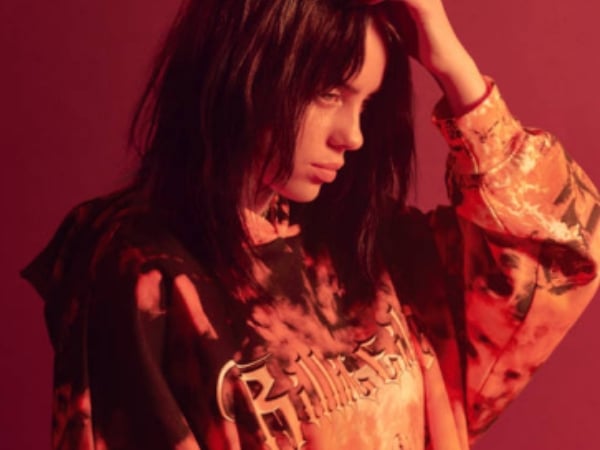 說她穿搭很醜，卻跟著她穿？！Billie Eilish「怪奇少女」聯名，比「小雞雞球鞋」還要值得關注！