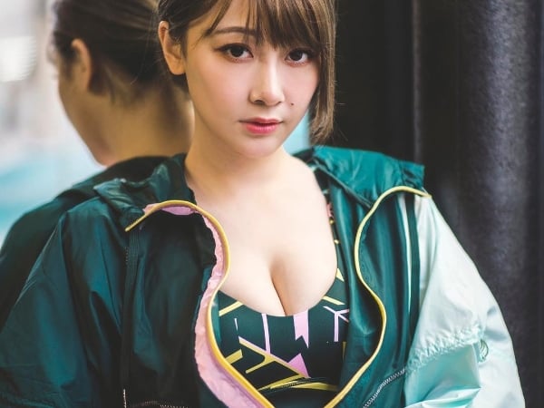 性感直逼「明日花綺羅」！超兇網紅「真實身材」曝光　腹部「一坨肉炸出」網嚇壞！
