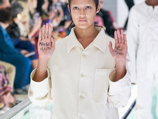 果然是年輕人最喜歡的精品！你有看出 Gucci 2020 大秀瘋癲背後暗藏的「精彩彩蛋」嗎？