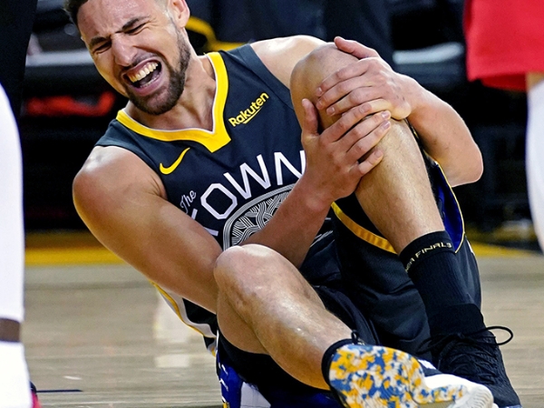 勇迷傷腦筋！Klay Thompson 真有辦法明年 2 月復出？美國知名「膝蓋權威」這麼說了⋯